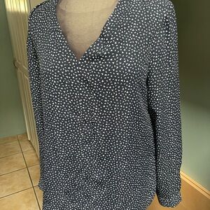 Banana Republic navy blue and white v necked blouse size medium.